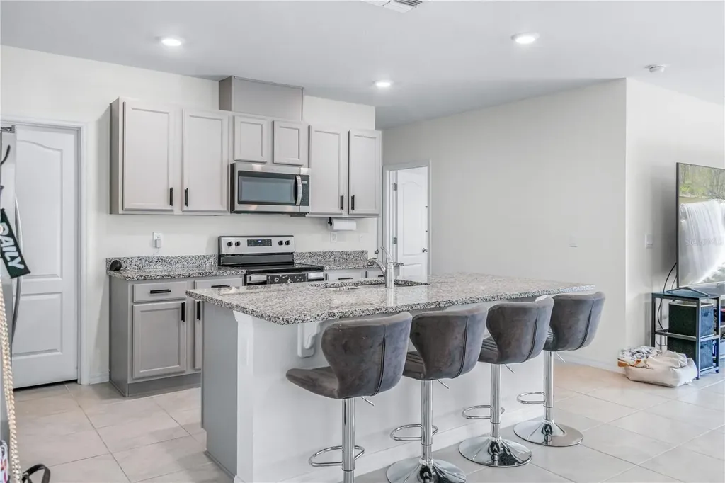 2454 Taloncrest Eagle Lake FL 33839