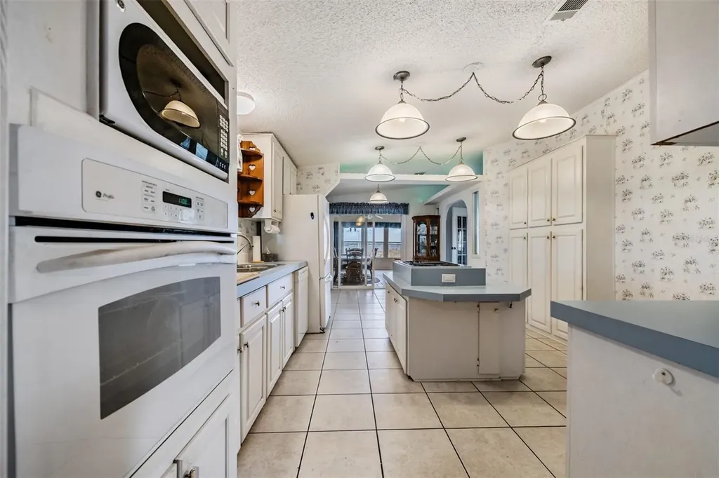 6827 S Lake Henry Drive NE Winter Haven FL 33881