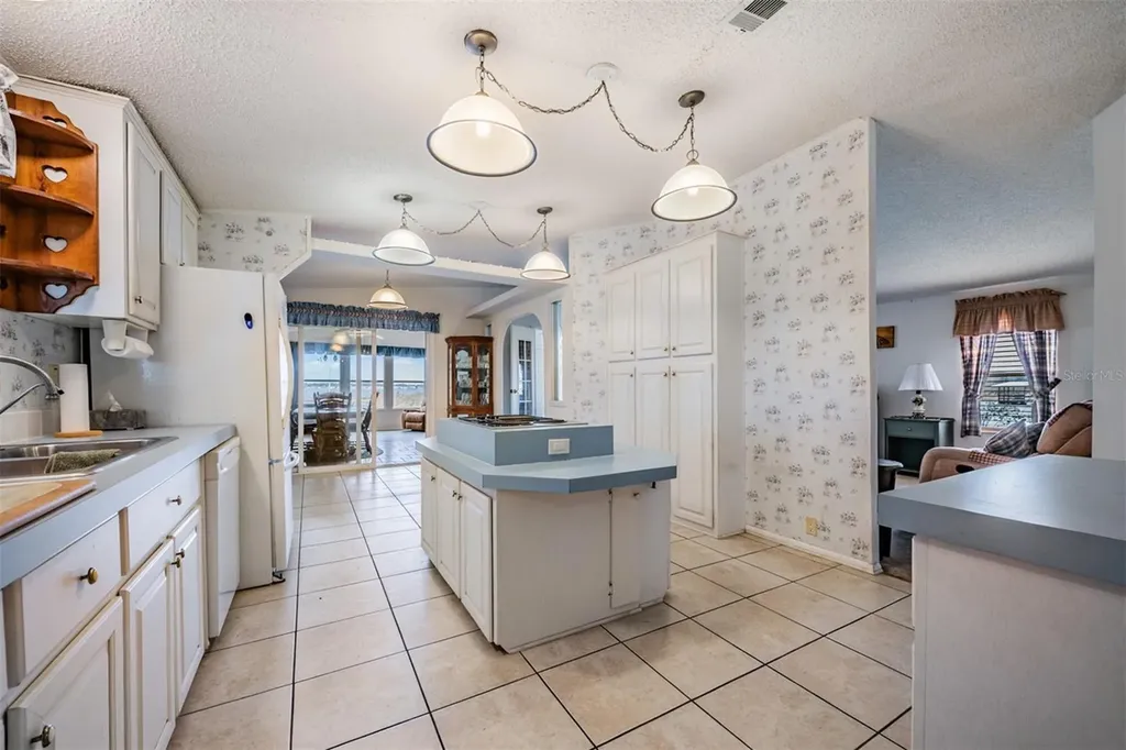 6827 S Lake Henry Drive NE Winter Haven FL 33881