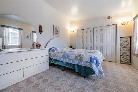 6827 S Lake Henry Drive NE Winter Haven FL 33881