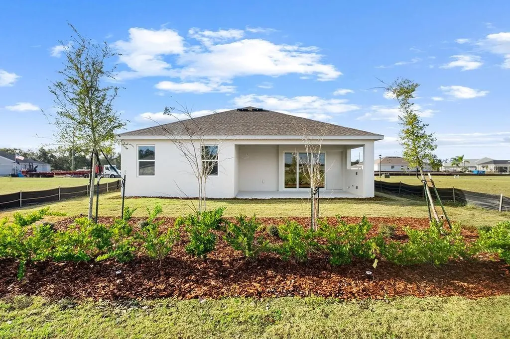 3951 Kennebunk Loop Mount Dora FL 32757