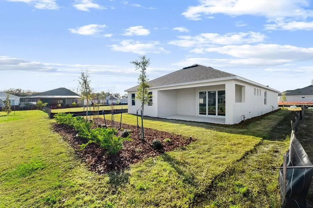 3951 Kennebunk Loop Mount Dora FL 32757