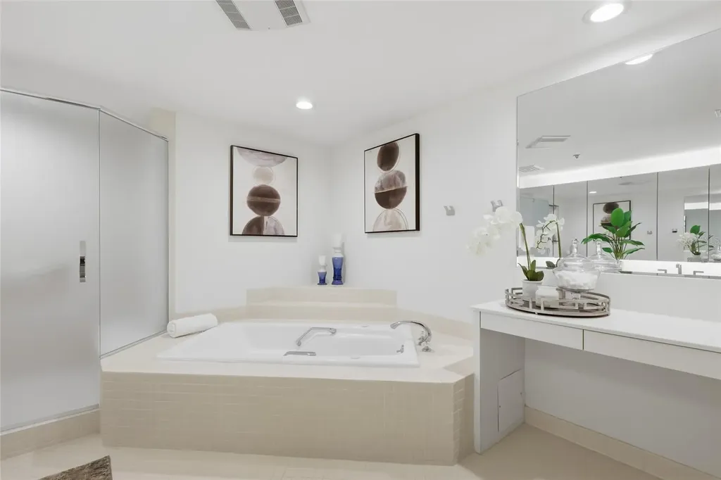 2550 Harbourside Drive Longboat Key FL 34228