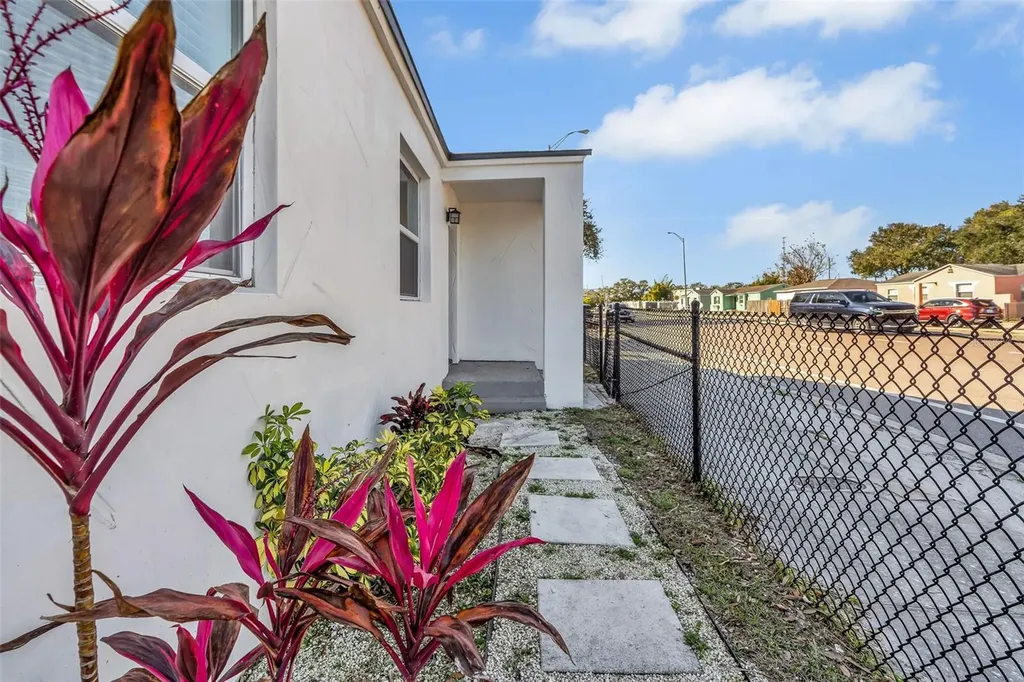 2140 22nd Avenue N St Petersburg FL 33713