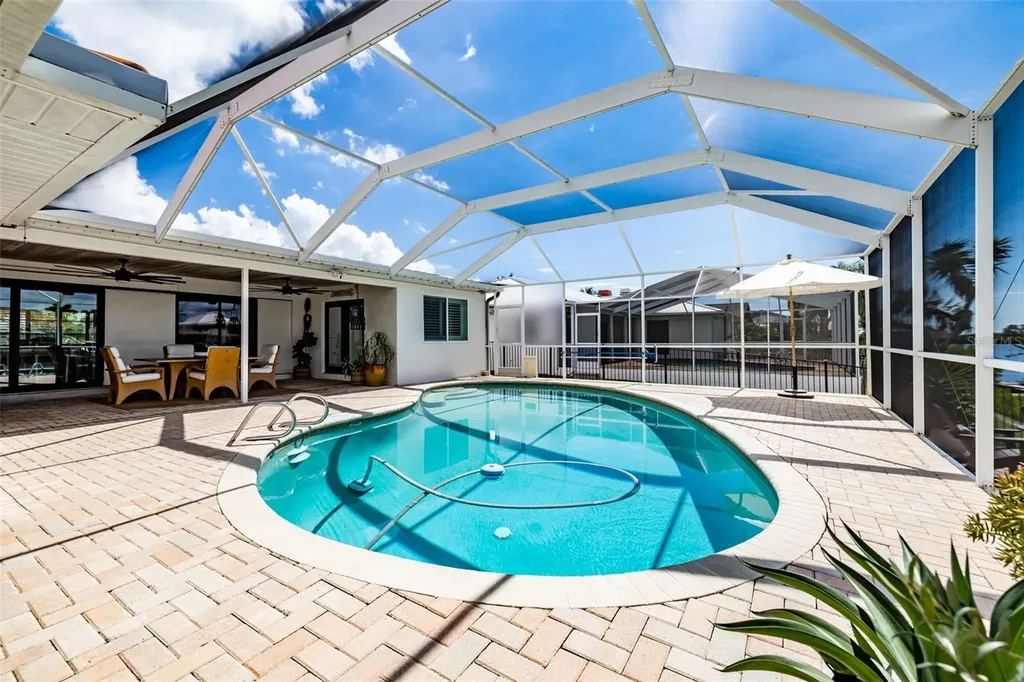 917 Chipaway Drive Apollo Beach FL 33572