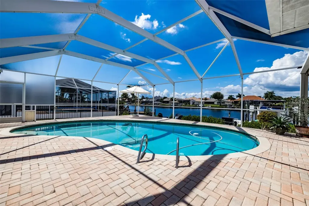 917 Chipaway Drive Apollo Beach FL 33572