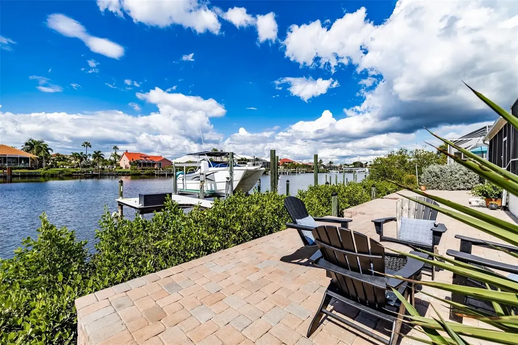 917 Chipaway Drive Apollo Beach FL 33572