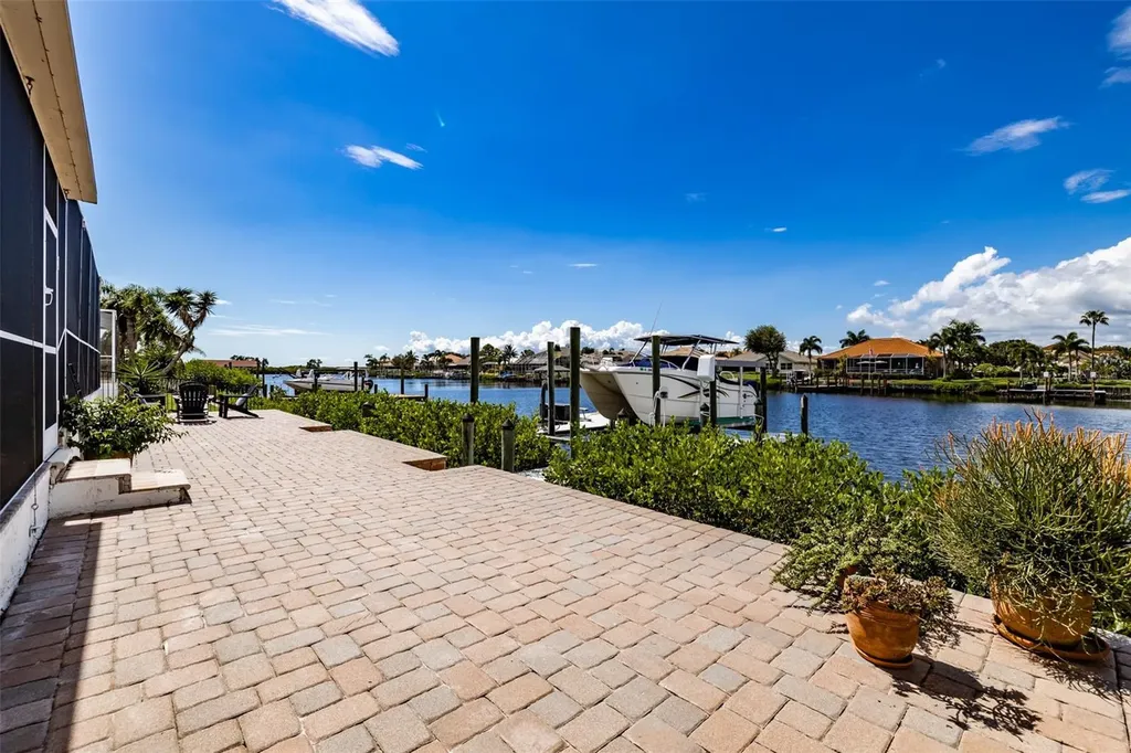 917 Chipaway Drive Apollo Beach FL 33572