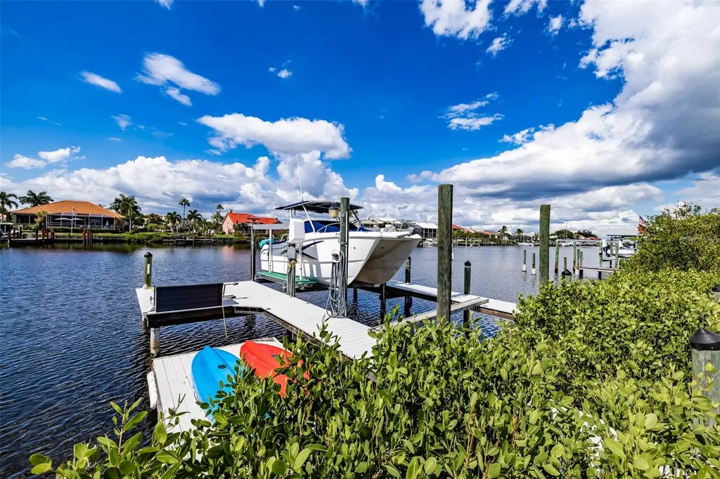 917 Chipaway Drive Apollo Beach FL 33572