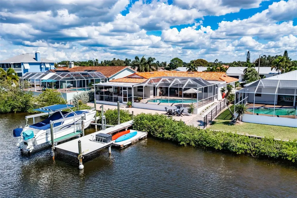 917 Chipaway Drive Apollo Beach FL 33572