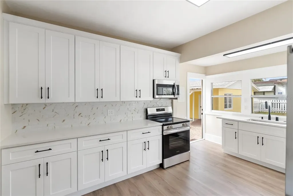 1715 6th Avenue W Bradenton FL 34205