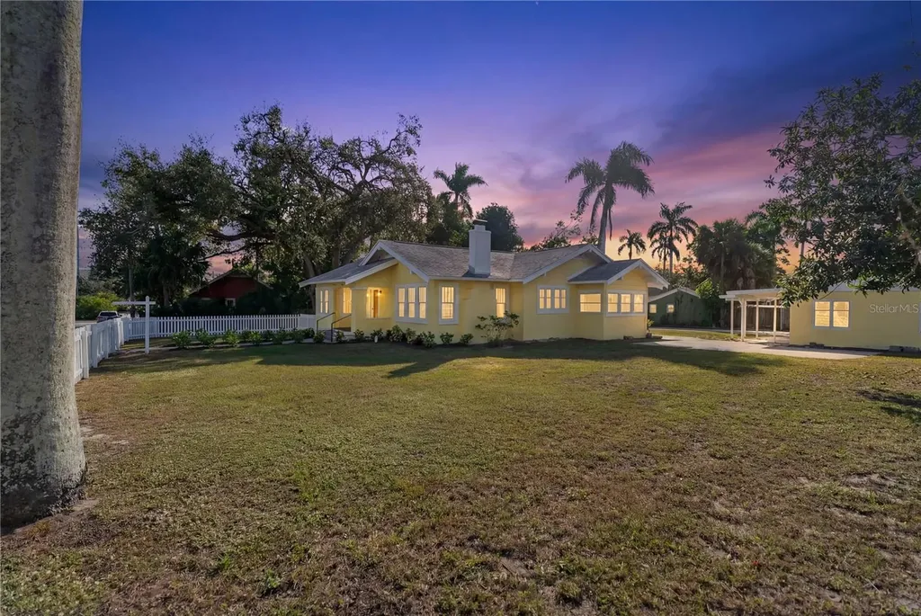 1715 6th Avenue W Bradenton FL 34205