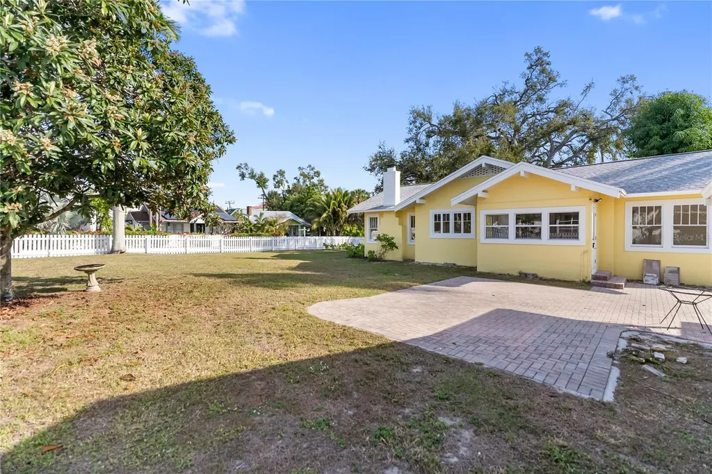 1715 6th Avenue W Bradenton FL 34205