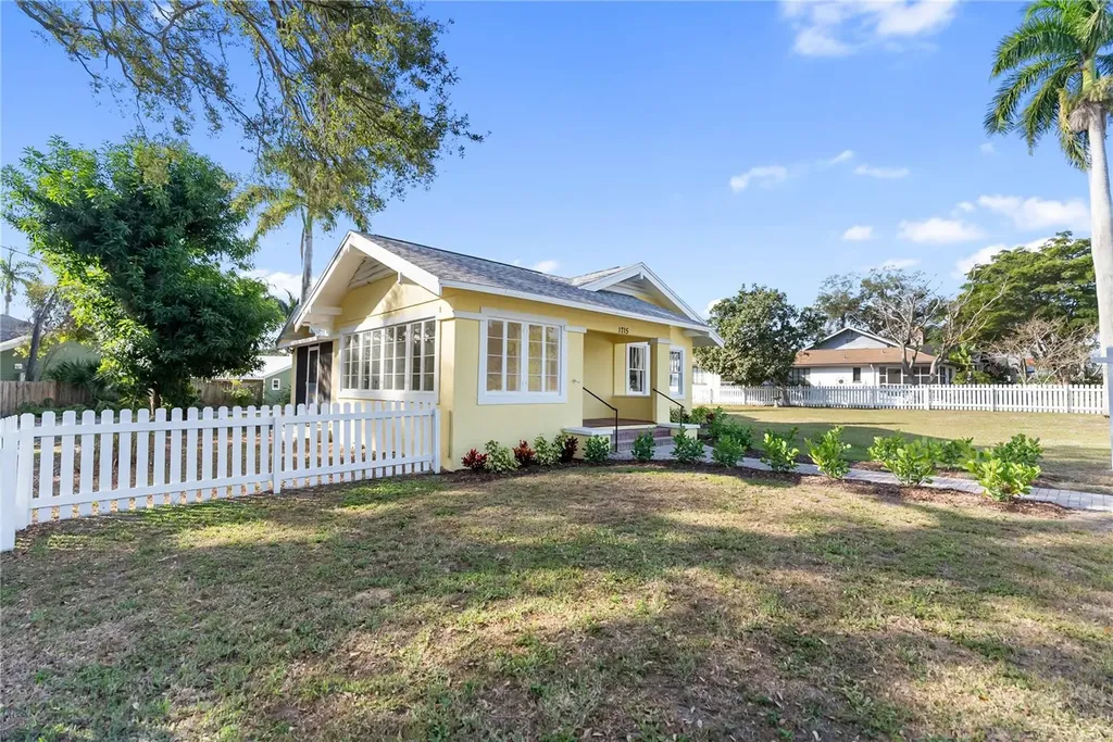 1715 6th Avenue W Bradenton FL 34205