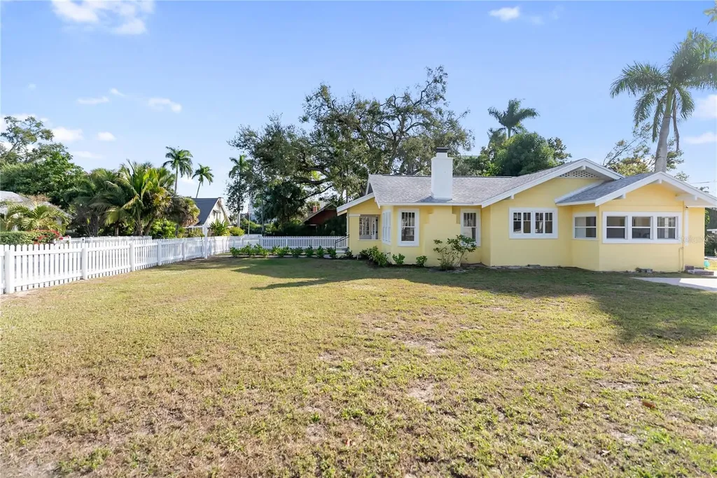 1715 6th Avenue W Bradenton FL 34205