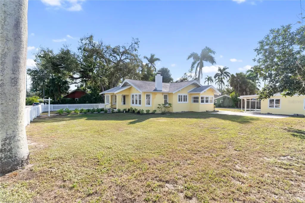 1715 6th Avenue W Bradenton FL 34205