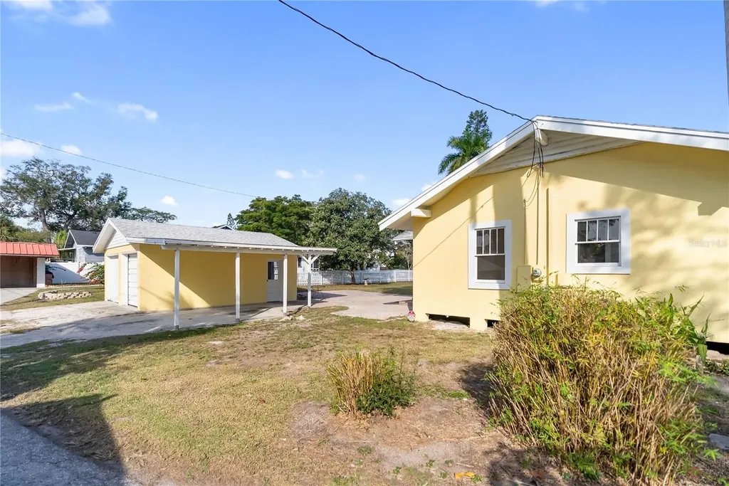 1715 6th Avenue W Bradenton FL 34205