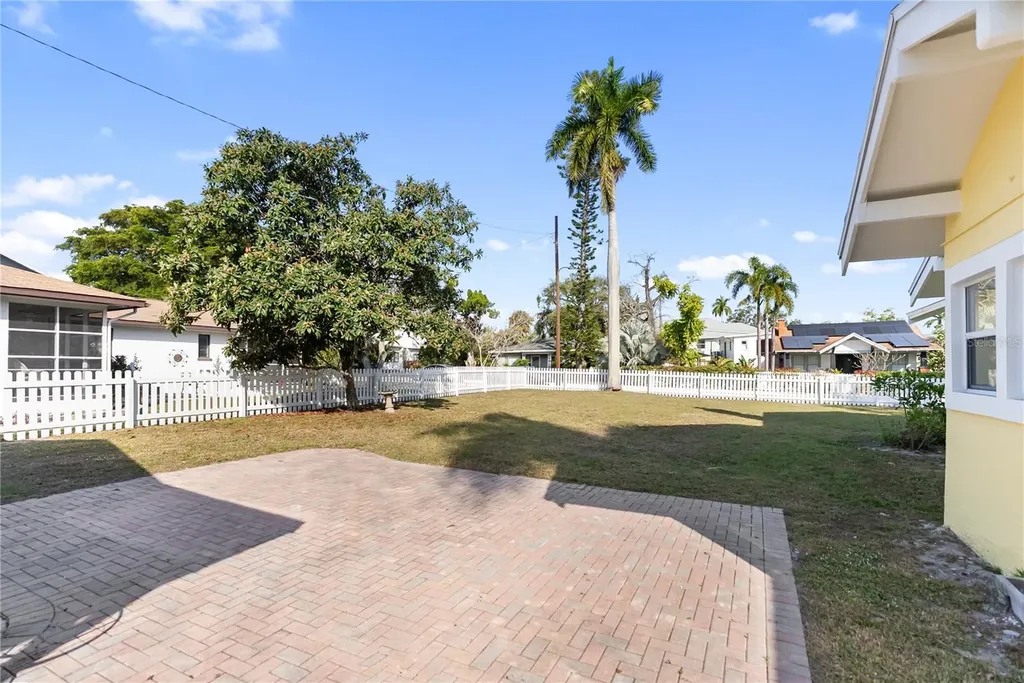 1715 6th Avenue W Bradenton FL 34205