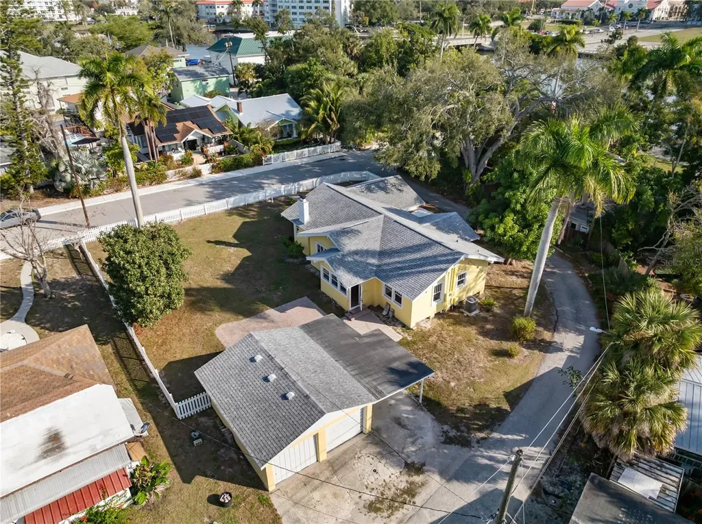 1715 6th Avenue W Bradenton FL 34205