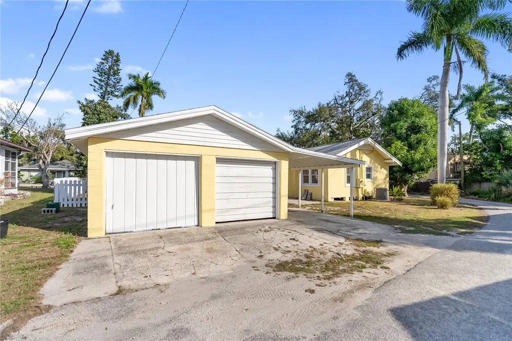 1715 6th Avenue W Bradenton FL 34205