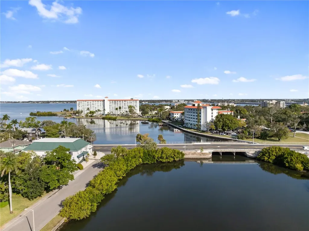 1715 6th Avenue W Bradenton FL 34205