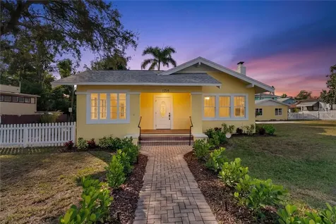1715 6th Avenue W Bradenton FL 34205