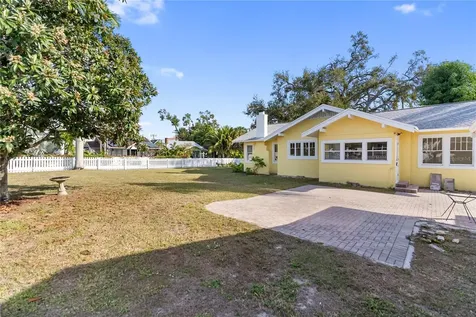 1715 6th Avenue W Bradenton FL 34205