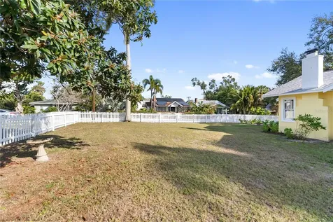 1715 6th Avenue W Bradenton FL 34205