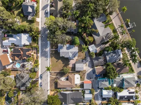 1715 6th Avenue W Bradenton FL 34205