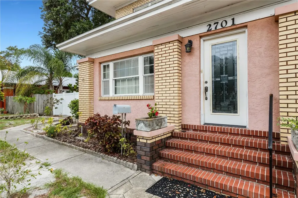 2701 1st Avenue S St Petersburg FL 33712