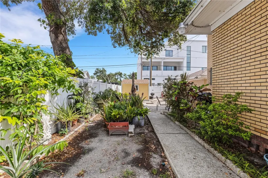 2701 1st Avenue S St Petersburg FL 33712
