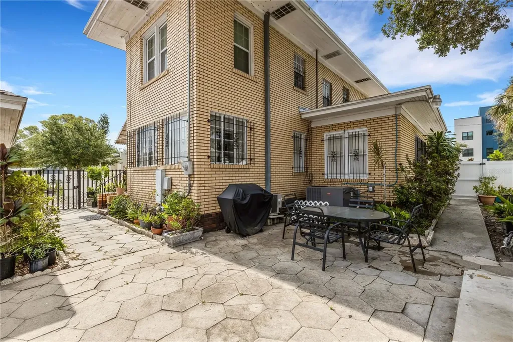 2701 1st Avenue S St Petersburg FL 33712