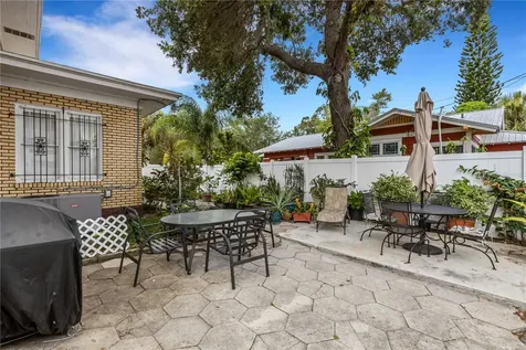 2701 1st Avenue S St Petersburg FL 33712