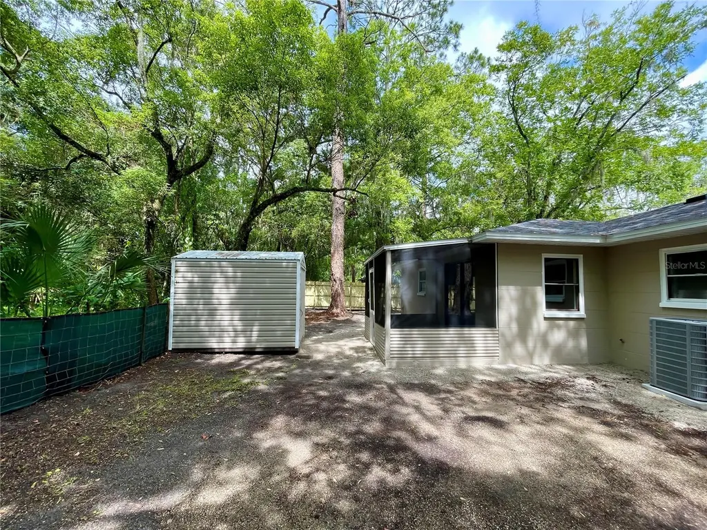 1715 NE 6th Place Gainesville FL 32641
