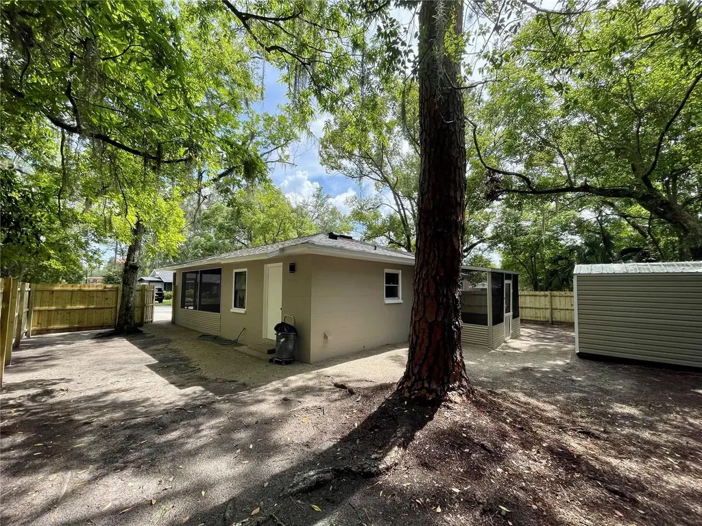 1715 NE 6th Place Gainesville FL 32641