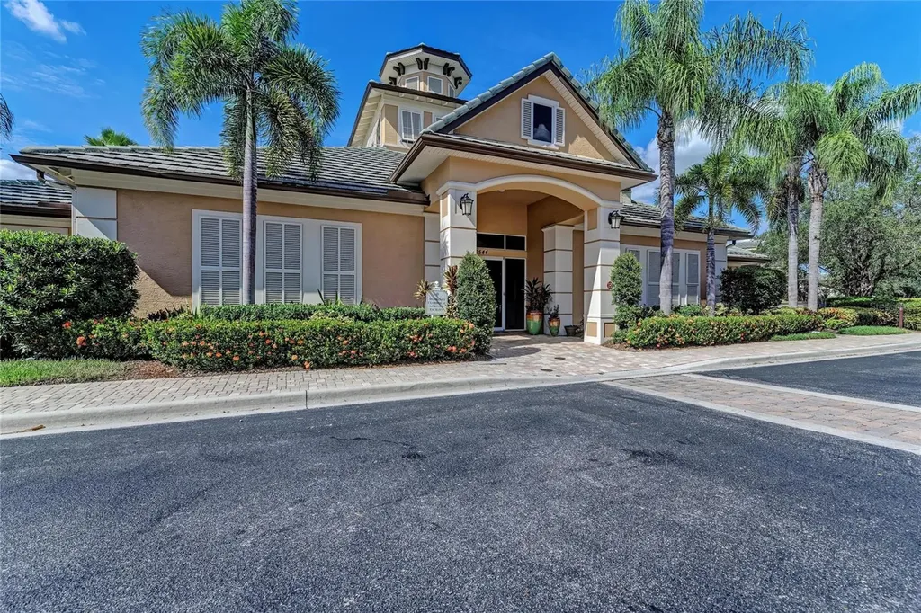 6527 Moorings Point Circle Lakewood Ranch FL 34202