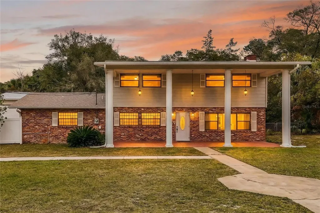 11 Reyes Road Deland FL 32724