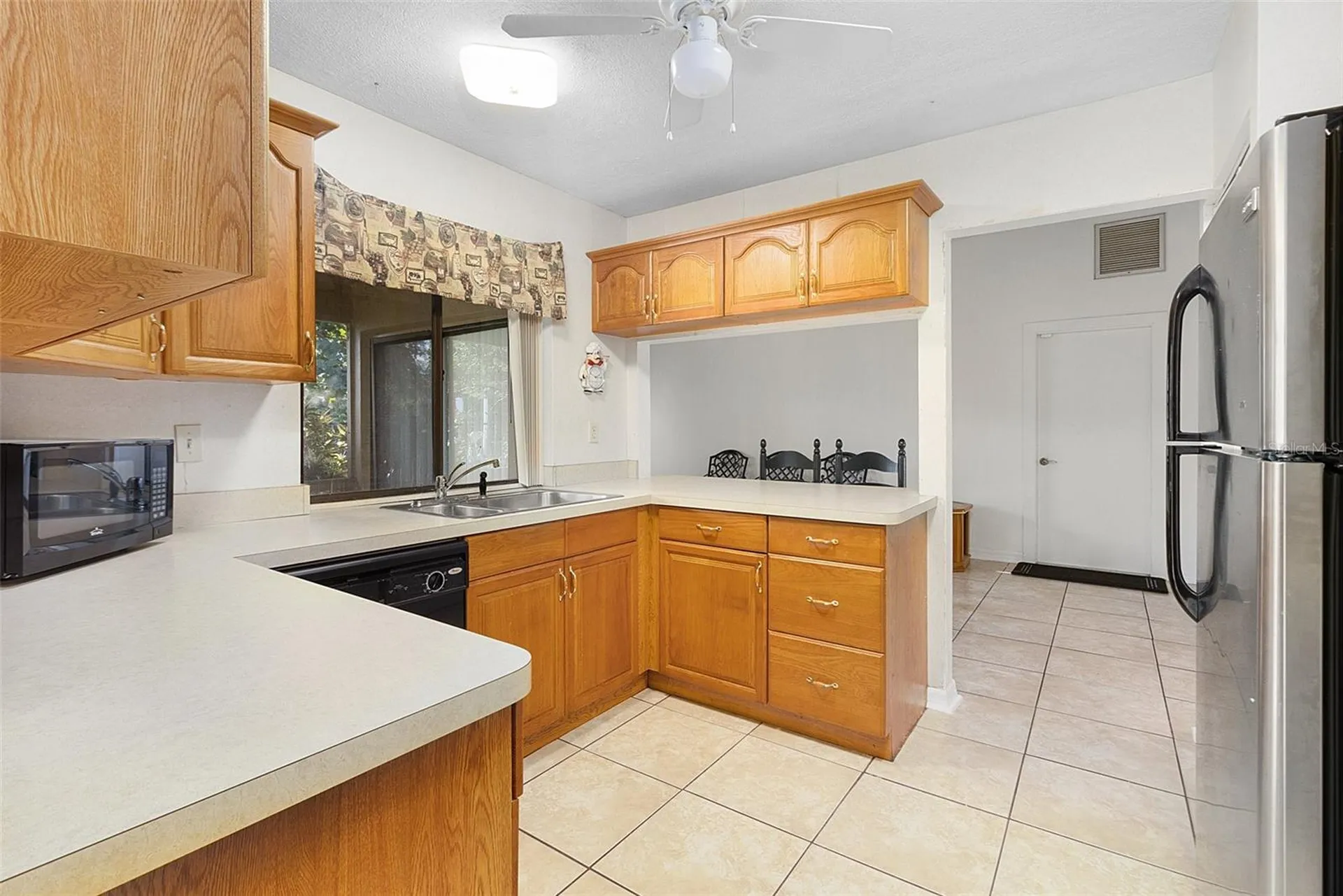 712 E Flag Way Kissimmee FL 34759