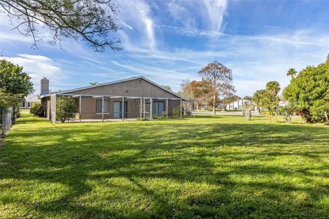 712 E Flag Way Kissimmee FL 34759