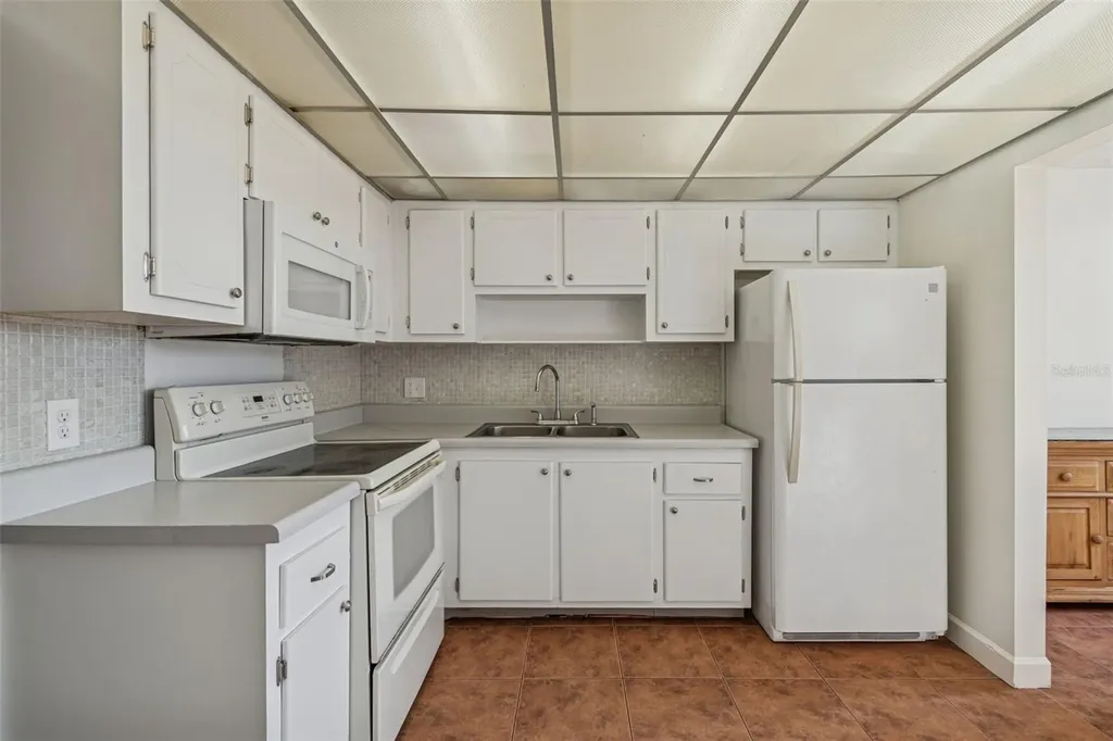 4885 1st Street NE St Petersburg FL 33703
