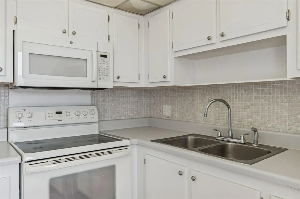 4885 1st Street NE St Petersburg FL 33703