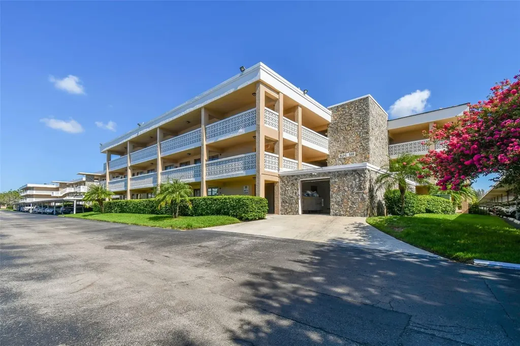 4885 1st Street NE St Petersburg FL 33703
