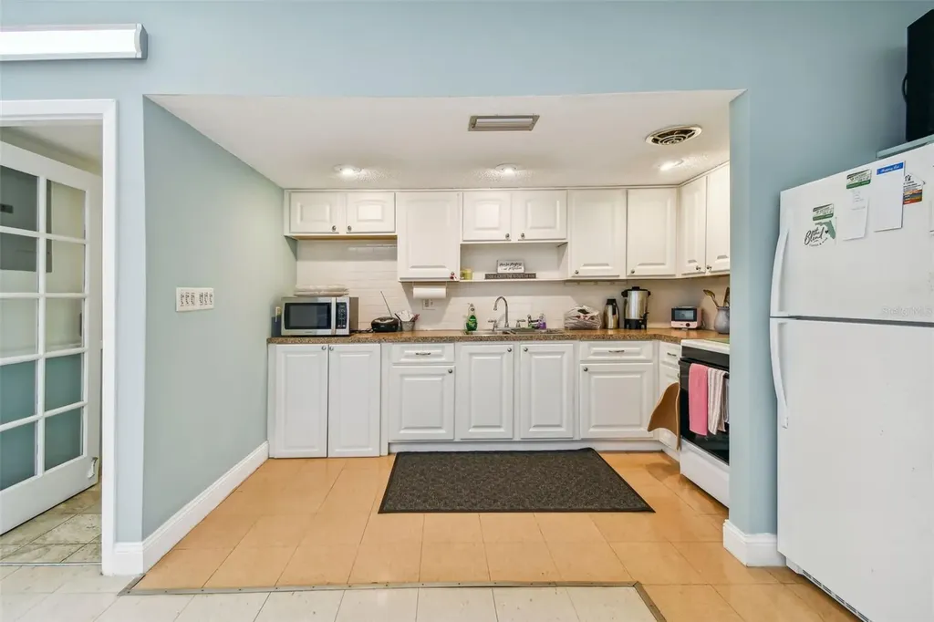4885 1st Street NE St Petersburg FL 33703