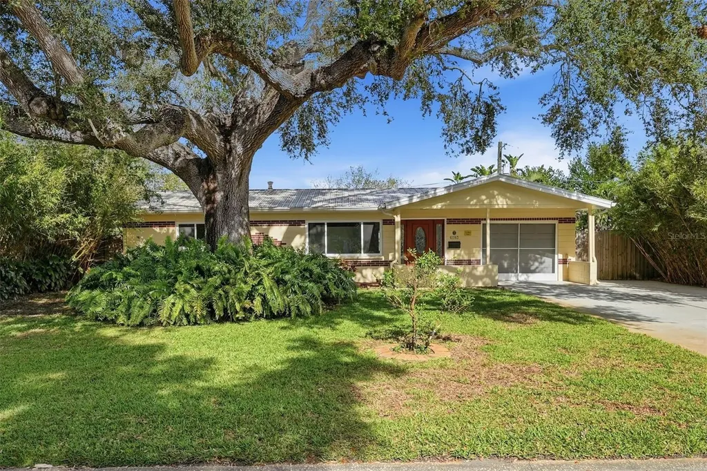 6093 17th Avenue N St Petersburg FL 33710