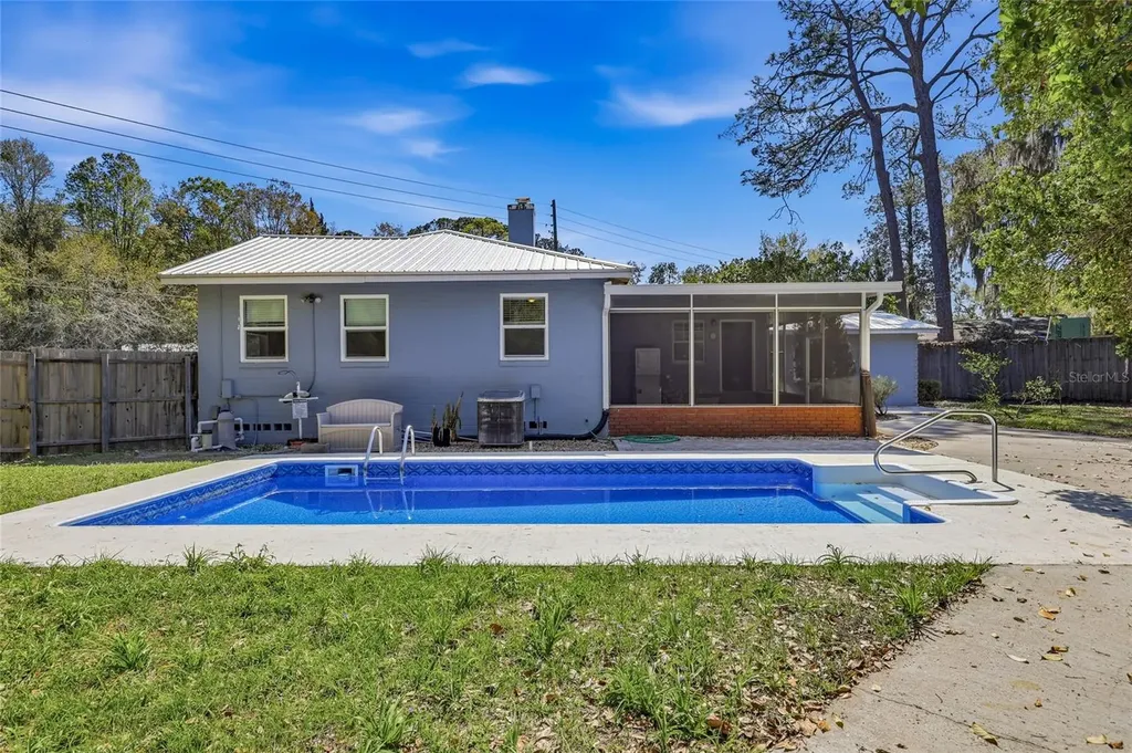 1334 NE 9th St, Street Gainesville FL 32601