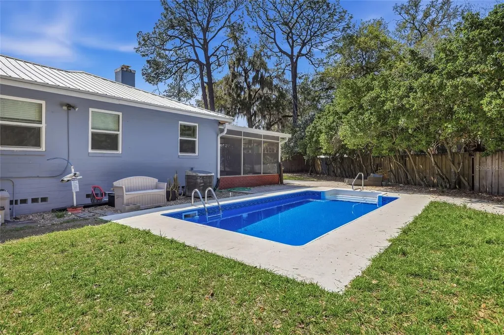 1334 NE 9th St, Street Gainesville FL 32601