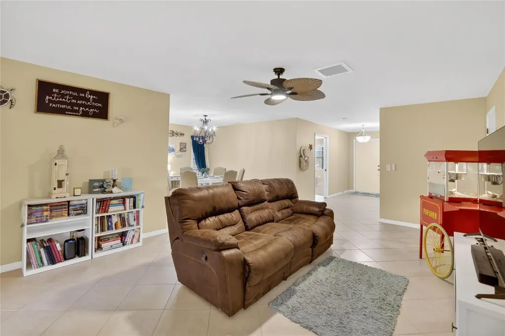 2001 Hartlebury Way Sun City Center FL 33573