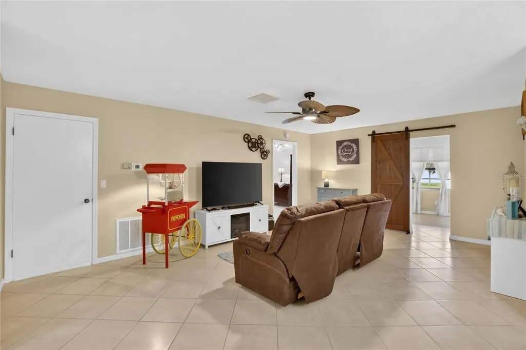 2001 Hartlebury Way Sun City Center FL 33573