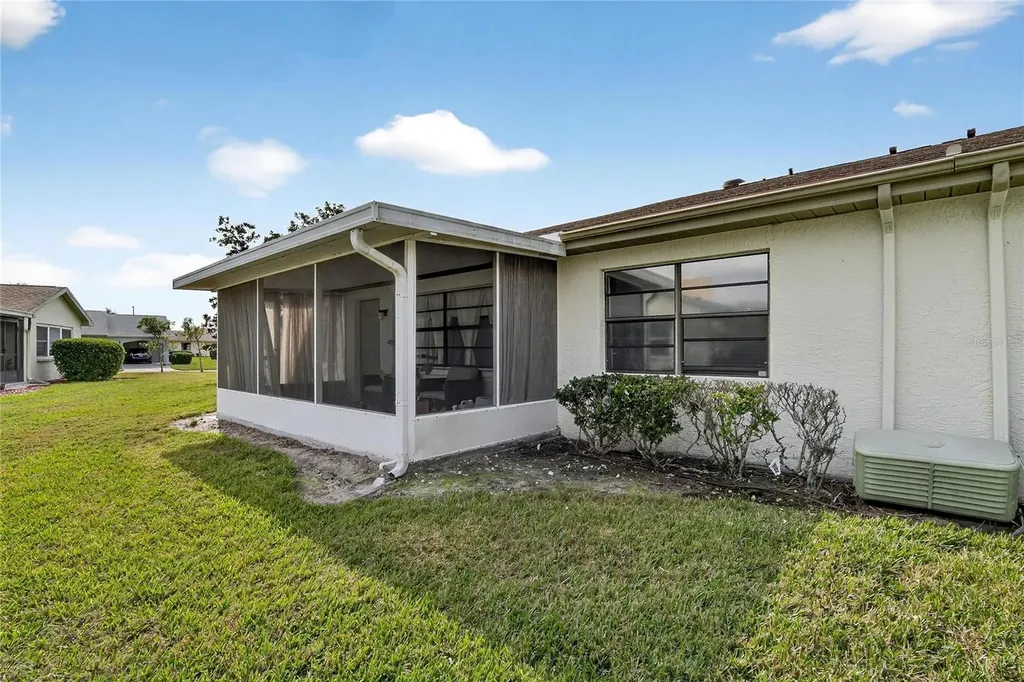 2001 Hartlebury Way Sun City Center FL 33573