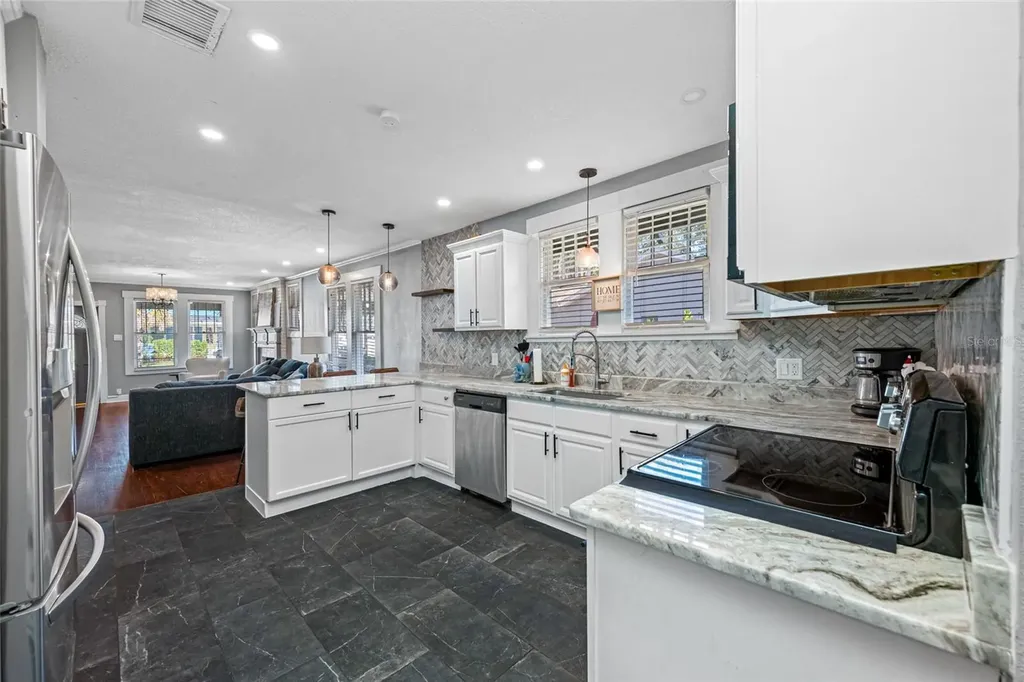 304 W Henry Avenue Tampa FL 33604